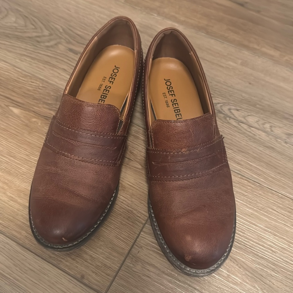 Josef Siegel women’s leather shoes. Size 7